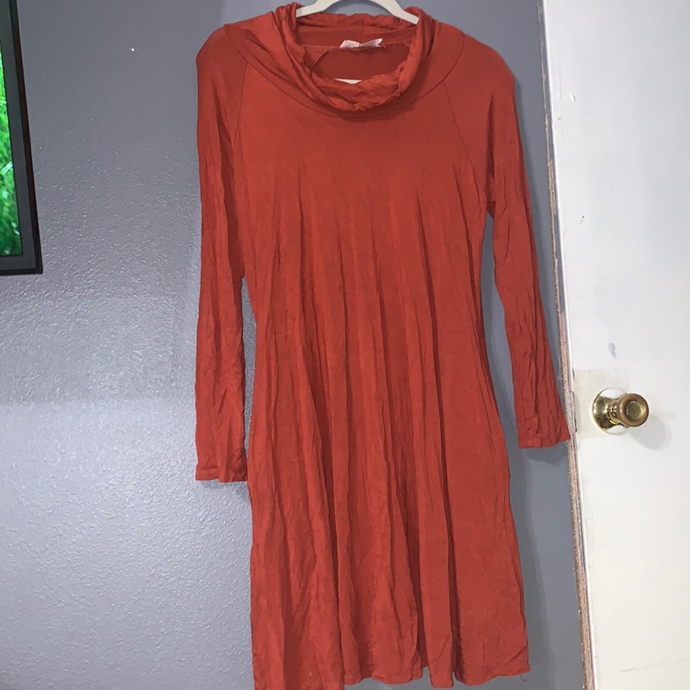 Dress with collar